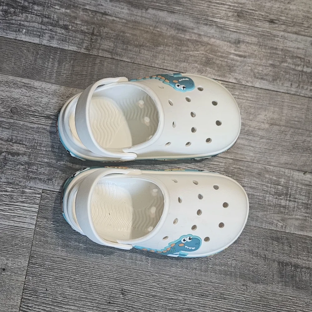 🩷Kids Dinosaurs Clogs‎ Size 2❤️